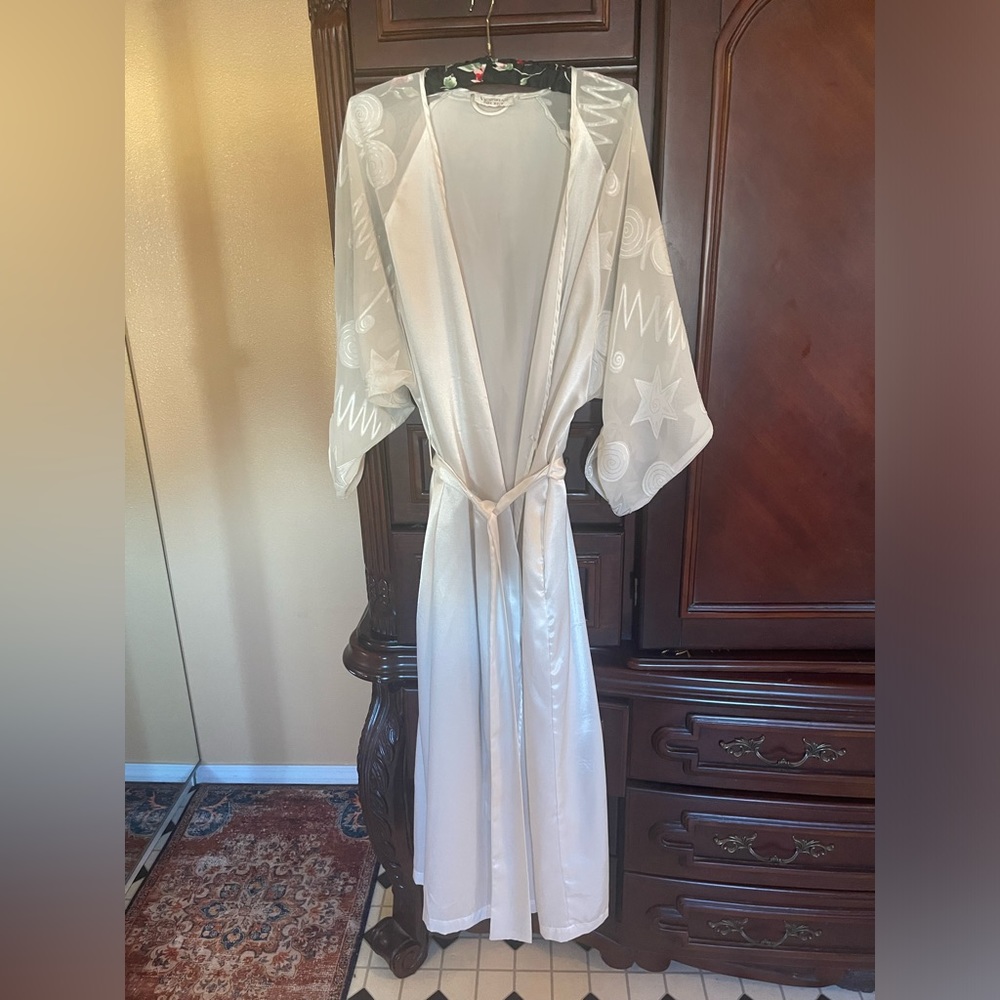 Vintage VS Dressing Gown; very Hollywood